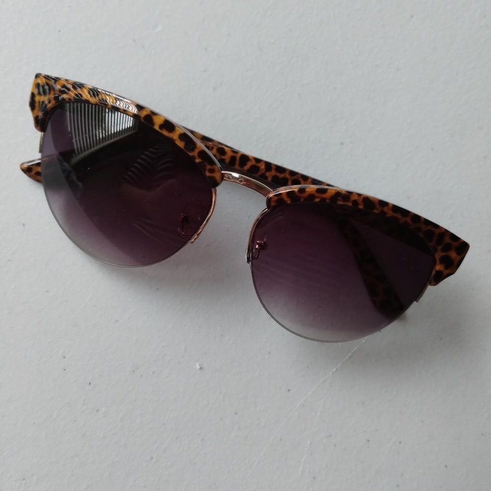 Francesca’s Paige Leopard Wayfarer Sunglasses NWOT (Cheetah!)